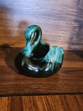 Blue Mountain Pottery Swan Decorative